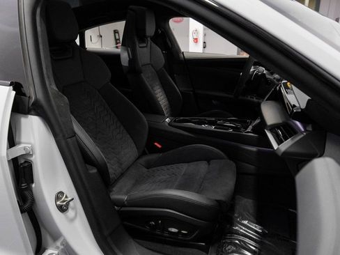Used 2024 Audi e-tron GT Prestige image 34
