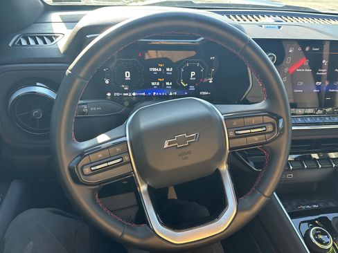 Used 2024 Chevrolet Colorado Z71 w/ Z71 Convenience Package 2 image 18