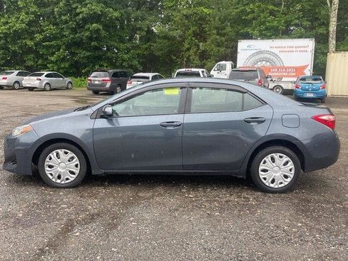 Used 2018 Toyota Corolla LE FWD image 2