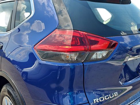 Used 2018 Nissan Rogue S AWD/4WD image 29