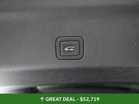 Used 2024 GMC Yukon XL SLT AWD/4WD image 27