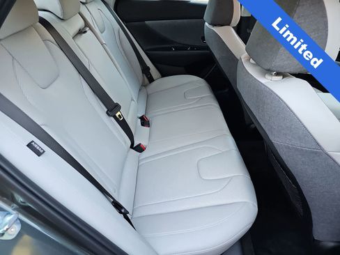 Used 2025 Hyundai Elantra Limited image 17