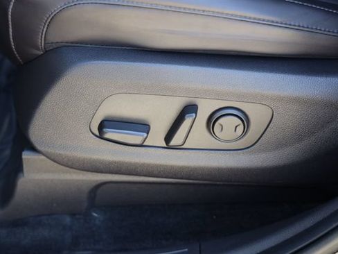 Used 2023 Kia Carnival LX FWD image 23