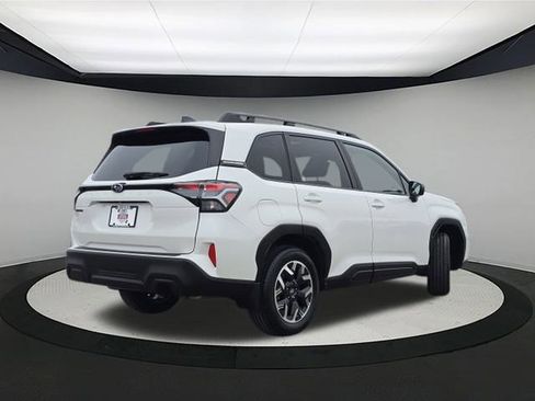 Certified 2025 Subaru Forester Premium image 7