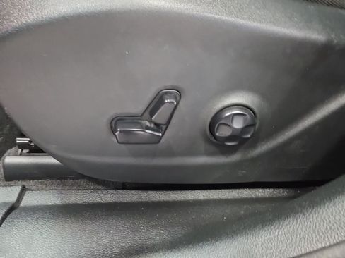 Used 2019 Jeep Cherokee Trailhawk AWD/4WD image 20