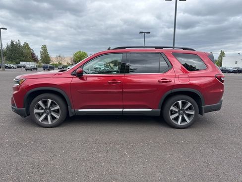 Used 2025 Honda Pilot Touring image 4