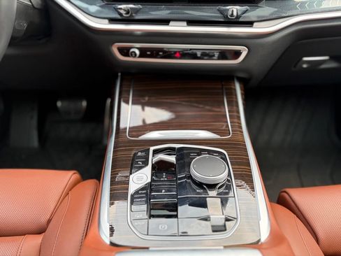 Used 2026 BMW X7 xDrive40i w/ M Sport Package AWD/4WD image 34