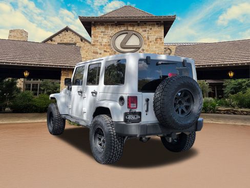 Used 2016 Jeep Wrangler Unlimited Rubicon w/ Connectivity Group AWD/4WD image 3