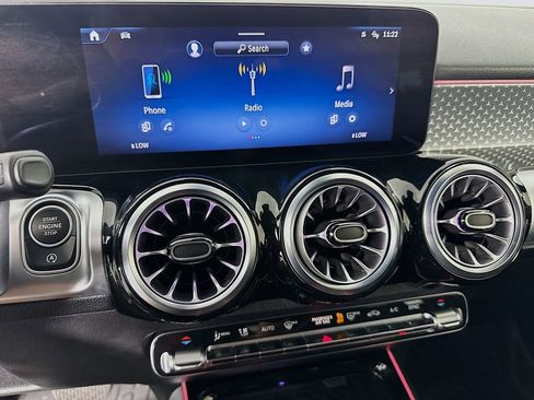 Used 2024 Mercedes-Benz GLB 250 4MATIC image 18