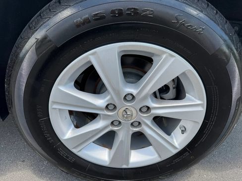 Used 2012 Toyota Highlander FWD w/ Tech Pkg image 31