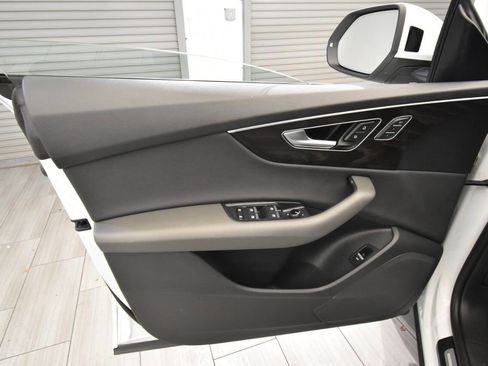 Used 2021 Audi Q8 Premium w/ Convenience Package image 12