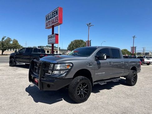 Used 2018 Nissan Titan SV AWD/4WD image 2