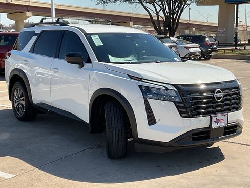 New 2026 Nissan Pathfinder SV image 4