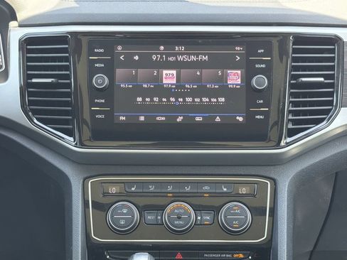 Used 2023 Volkswagen Atlas SE w/ Panoramic Sunroof Package FWD image 18