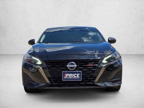 Used 2023 Nissan Altima 2.5 SR FWD image 2