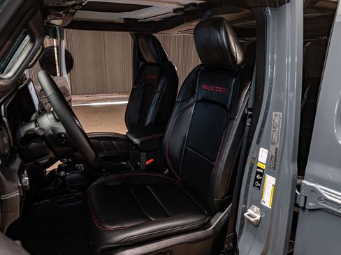 Used 2025 Jeep Wrangler Unlimited Rubicon image 24