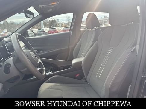 Used 2021 Hyundai Elantra SEL w/ Convenience Package image 2