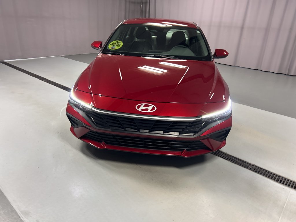 Used 2025 Hyundai Elantra Hybrid FWD image 2