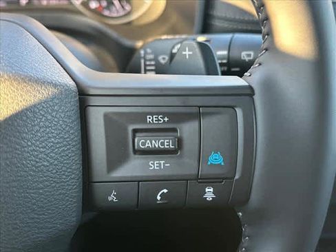 Used 2025 Nissan Rogue SV w/ SV Premium Package image 22