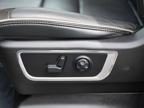Used 2021 RAM 1500 Laramie AWD/4WD image 18