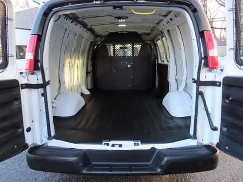 Used 2017 Chevrolet Express 2500 image 9