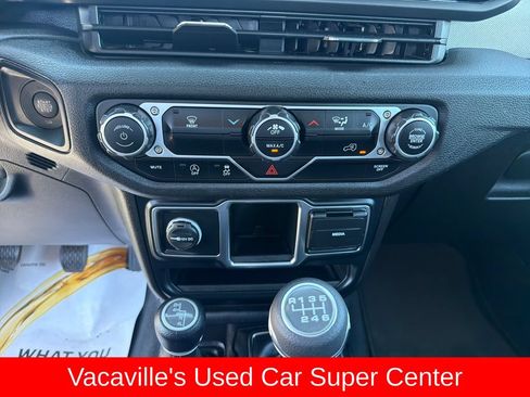 Used 2024 Jeep Gladiator Sport AWD/4WD image 18
