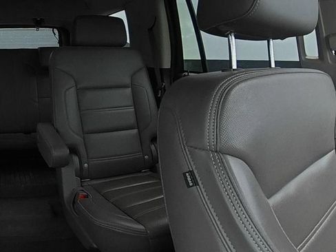 Used 2020 GMC Yukon Denali w/ Open Road Package AWD/4WD image 28