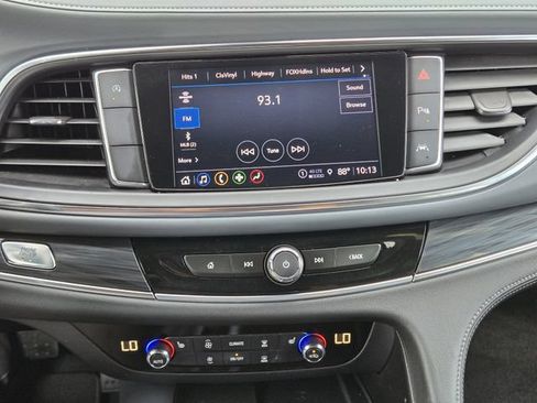 Used 2023 Buick Enclave Essence FWD image 17