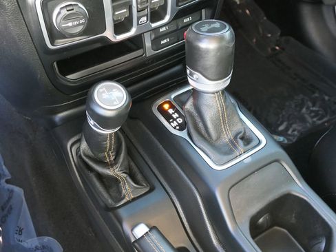 Used 2020 Jeep Wrangler Unlimited Sahara image 20