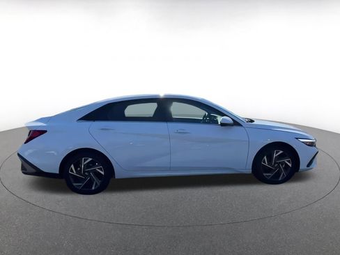Used 2025 Hyundai Elantra SEL image 16