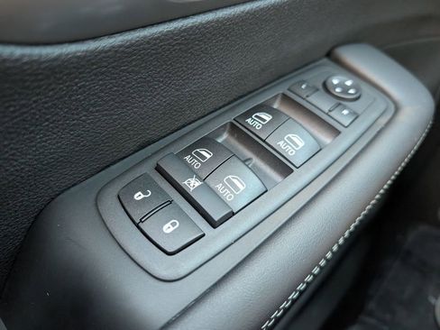 New 2026 Chrysler Pacifica Select w/ S Appearance Package image 38