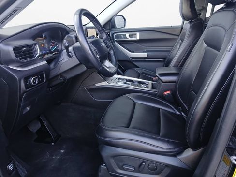 Used 2024 Ford Explorer XLT w/ Equipment Group 202A AWD/4WD image 19