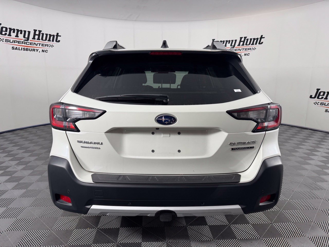 Used 2023 Subaru Outback Touring XT w/ Tech Package 2 AWD/4WD image 8