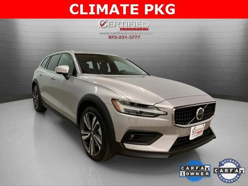 Used 2025 Volvo V60 B5 Cross Country Plus image 3