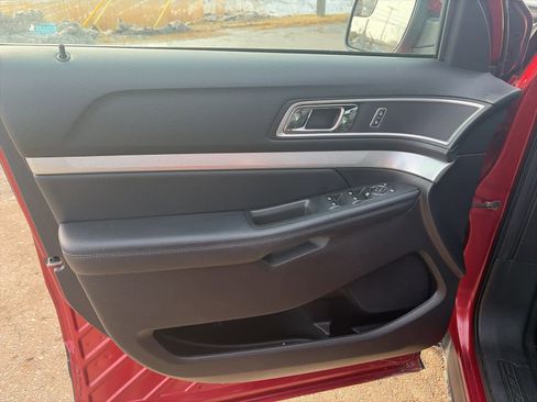 Used 2017 Ford Explorer XLT w/ Equipment Group 202A image 12