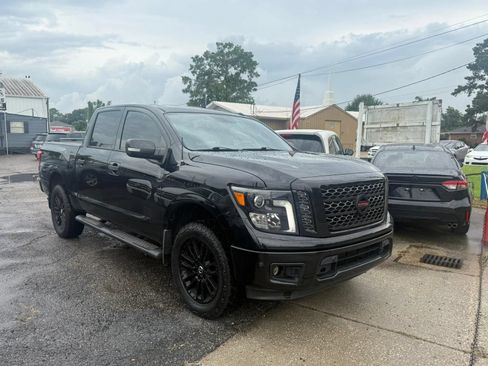 Used 2018 Nissan Titan SV w/ SV Convenience Package RWD image 12