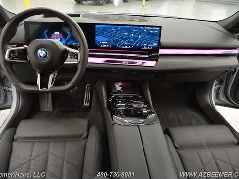 Used 2025 BMW 550e xDrive w/ Premium Package AWD/4WD image 16