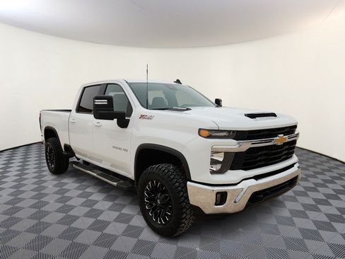 Used 2025 Chevrolet Silverado 2500 LT AWD/4WD image 6