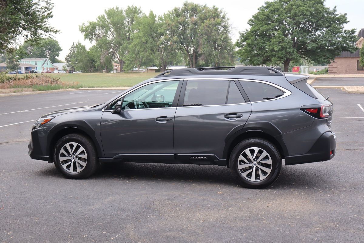 Used 2023 Subaru Outback Premium AWD/4WD image 8