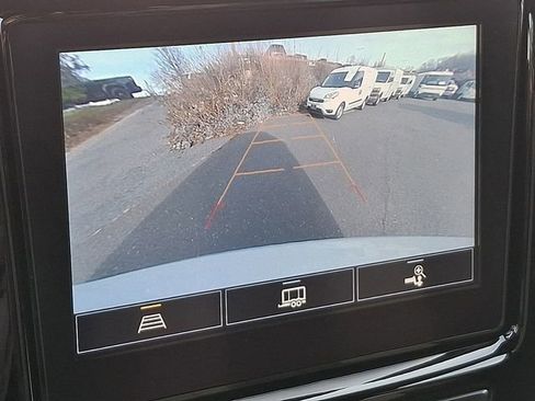 Used 2023 Chevrolet Traverse LT image 22