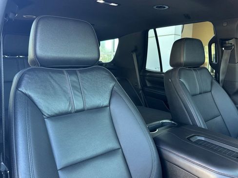 Used 2022 Chevrolet Tahoe RST w/ Luxury Package AWD/4WD image 17