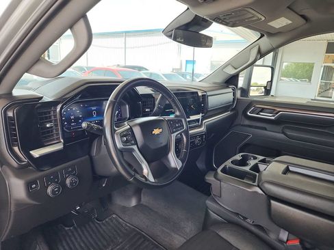 Used 2025 Chevrolet Silverado 2500 LT w/ Convenience Package AWD/4WD image 12