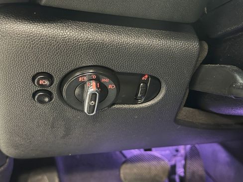 Used 2021 MINI Cooper 4-Door Hardtop image 22