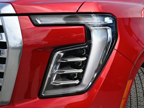 Used 2025 GMC Yukon Denali w/ Sun & Power Step Package AWD/4WD image 6