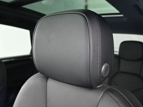 Certified 2026 Porsche Macan image 20