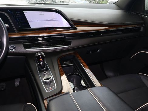 Used 2023 Cadillac Escalade Premium Luxury RWD image 11