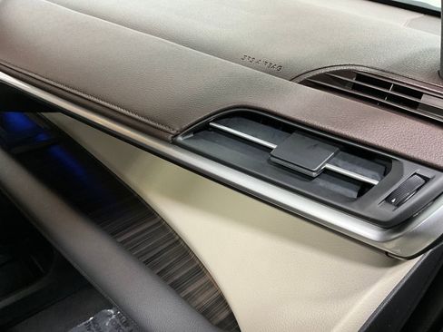 Used 2021 Toyota Sienna Limited image 15