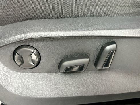 Certified 2022 Volkswagen Tiguan SE image 17