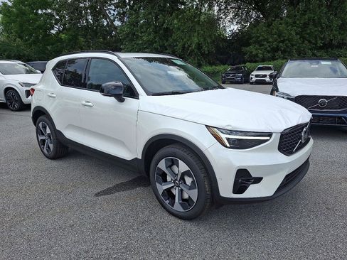 Used 2026 Volvo XC40 B5 Plus w/ Protection Package Premier AWD/4WD image 1