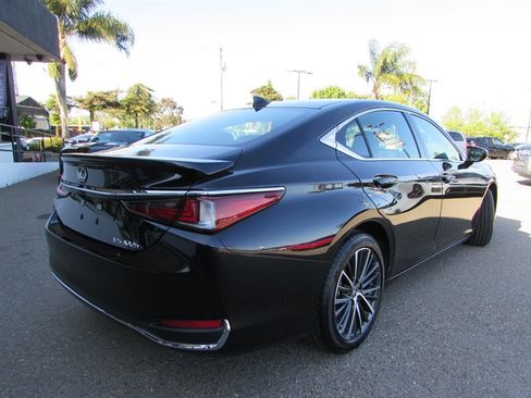 Used 2025 Lexus ES 300h w/ Premium Package image 4